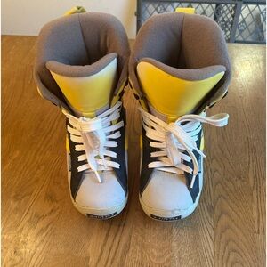 Clicker Snowboard Lace Up Boots Tan/yellow Black Men’s US Size 6 EU 39